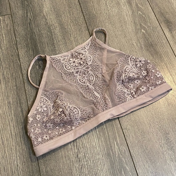 VICTORIAS SECRET • Lace Bralette - Picture 2 of 8